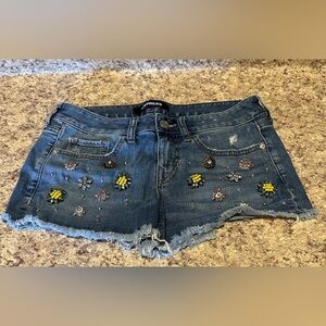 Express shortie jean shorts relaxed, low rise size 4